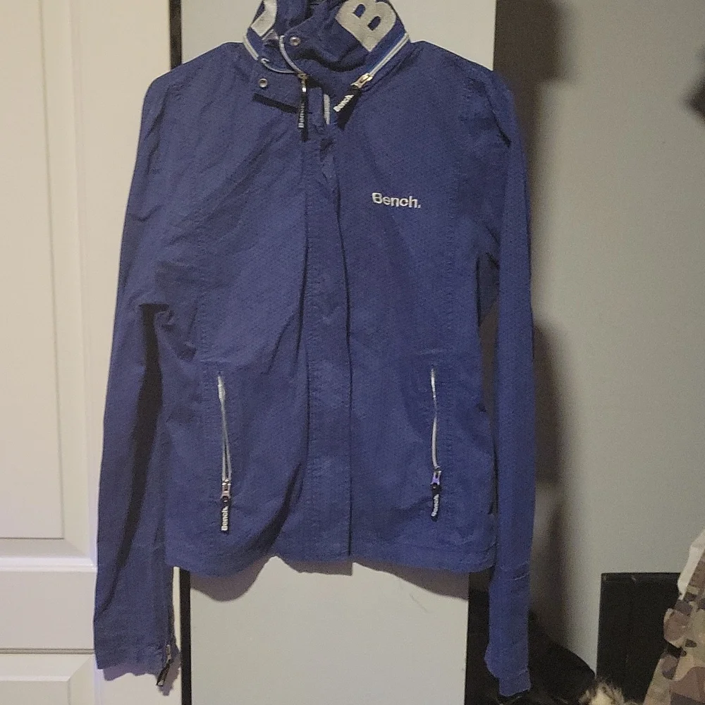 Bench Spring Coat - Picture 2 of 6